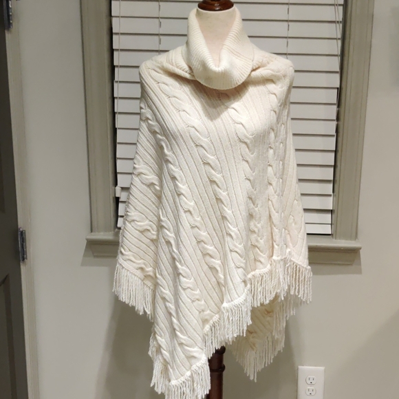United Colors Of Benetton Sweaters - Host Pick 🎉🎉 United Colors of Benetton Cable Knit Poncho